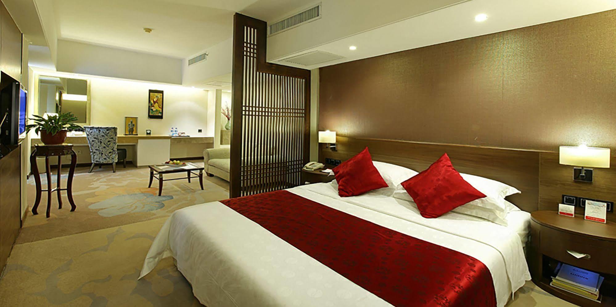 Ramada Hotel שיאמן מראה חיצוני תמונה
