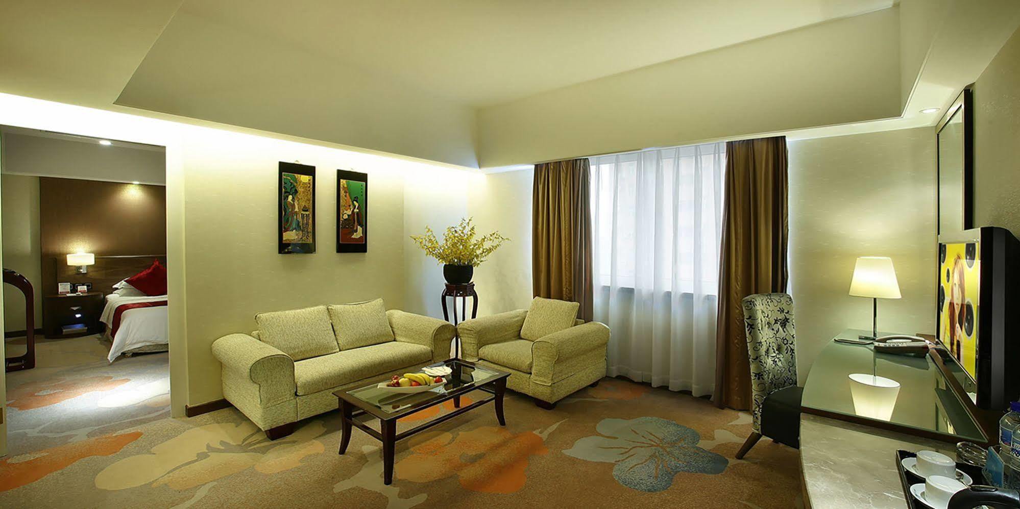 Ramada Hotel שיאמן מראה חיצוני תמונה